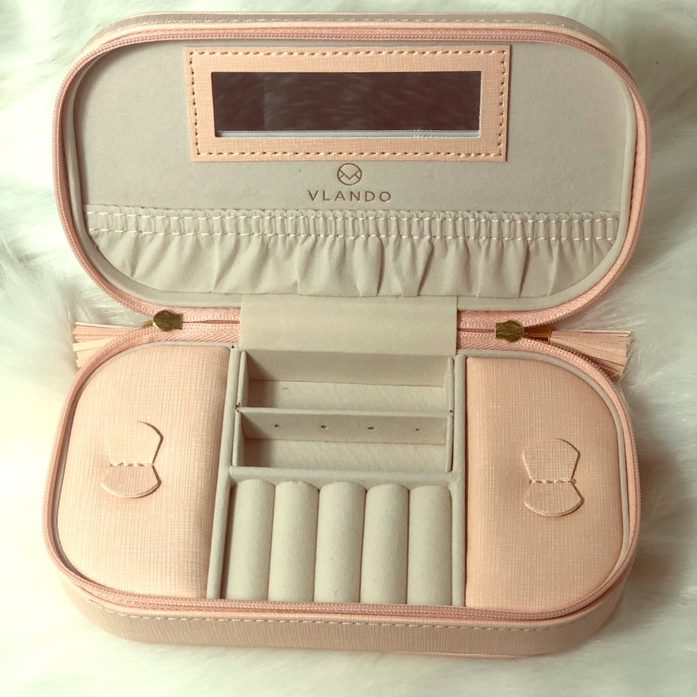 Vlando Small Tassels Travel Jewelry Box